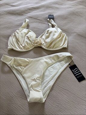 Vetchy Women's Shimmer Cream Underwire Bikini Set
